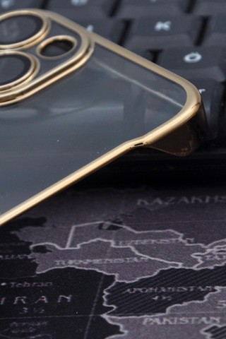 Apple Uyumlu iPhone 13 Uyumlu Altın Sarı Gold Renkli İnce Kenarlı Şeffaf Sert Kapak Kılıf Sarı -