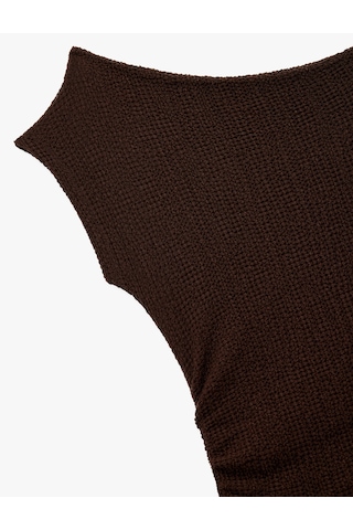 Koton Bürümcük Kumaş Drape Detaylı Asimetrik Kayık Yaka Kolsuz Bluz Kahverengi 6wak10205ek Kahve