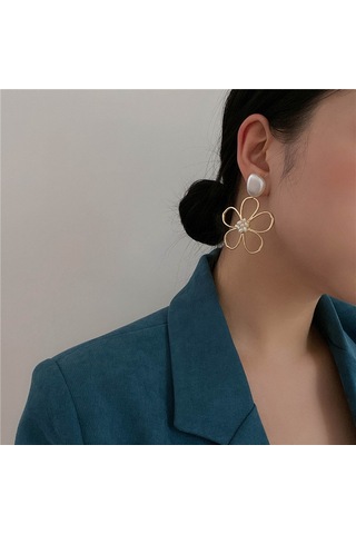 2023 Yeni Hong Kong Tarzı Basit İçi Boş Çiçek İnci Ünlü Atm Gold