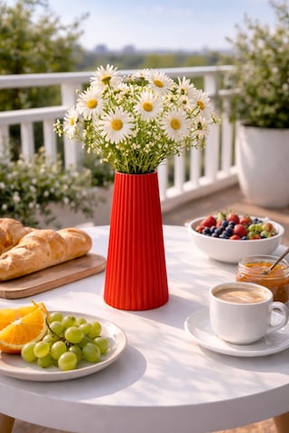 Modern Beyaz Vazo Güne Sade Bir Başlangıç 17.8 7.7 Cm Kırmızı