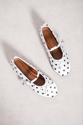 Dabab Shoes Penelop Kadın Beyaz Saten Puantiyeli Fiyonk Detaylı Ayarlanabilir Tokalı Ortopedik Taban Mary Jane Babet Ayakkabı