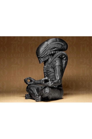 Xenomorph Alien Meditasyon Figürü - Yoga Yapan Uzaylı Yaratık Biblo Masaüstü Dekoratif Hediyelik