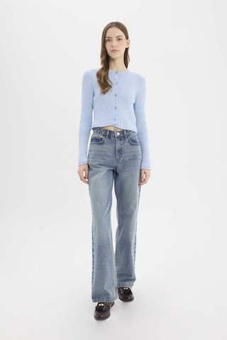 DeFacto Slim Fit Dar Kesim Bisiklet Yaka Düğmeli Triko Hırka E4613AX25SPBE696 Mavi