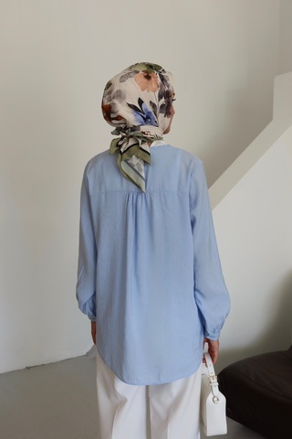 Moonsc Kadın Regular Fit V Yaka Önü Brit Detaylı Mavi Tesettür Gömlek