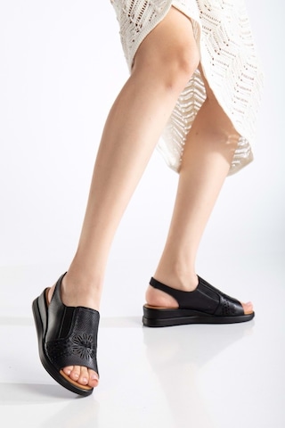 Analin Shoes Kadın Hakiki Deri Lastikli Sandalet Siyah