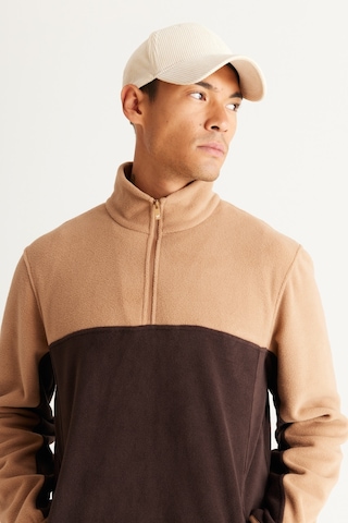 AC&Co / Altınyıldız Classics Erkek Sutlu Kahve-kahve Anti-pilling Tüylenme Yapmayan Standart Fit Bato Yaka İçi Polarlı Çift Renk Polar Sweatshirt Sütlü Kahverengi