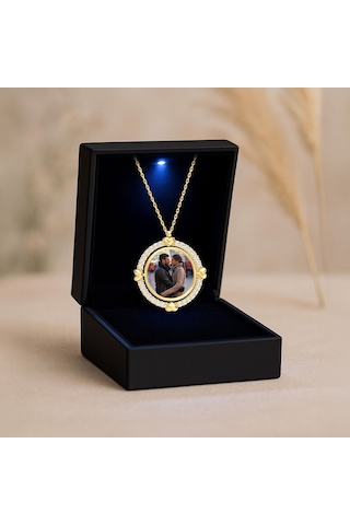 İndigo Takı Işıklı Kutuda İsimli Fotoğraflı Dönen Çerçeve Gümüş Kolye Gold