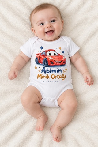 Gıovera Abimin Minik Ortağı Spor Araba Baskılı Beyaz Pamuklu Bebek Zıbın Body