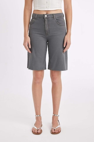 Defacto Normal Bel Kısa Paça Gabardin Bermuda Şort D0965AX24SMGR449 Gri