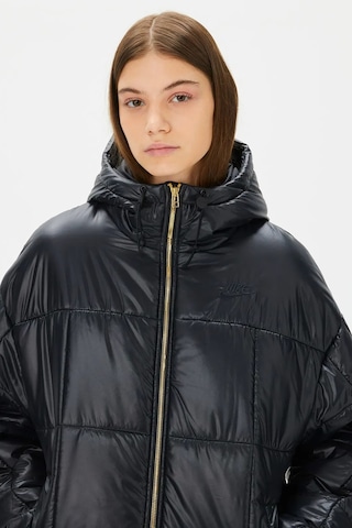 Nike Terma Fit Synthetic Fill Loose Fit Classic Puffer Shine Kadın Bol Kesim Şişme Mont Siyah Siyah