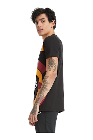 Galatasaray Lisanslı Siyah Büyük Logolu T-shirt Ve 1905 Şal Atkı Siyah