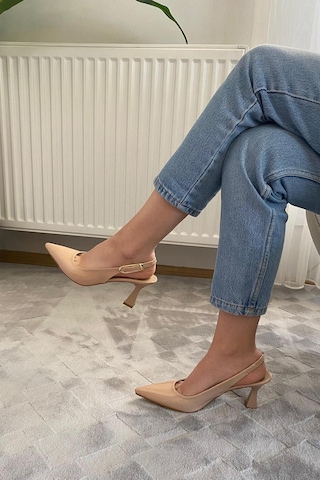 Preshley Kadın Motto Nud Rugan Sivri Burun Arkası Acık 8 Cm Topuklu Ayakkabı Bej