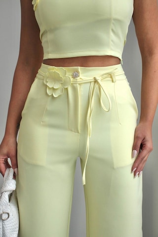 Sarı Aksesuar Detaylı Bluz Ve Pantolon Dokuma Alt Üst Takım Bchn-2526127 Çok Renkli