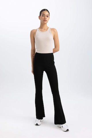 DeFactoFit Flare Fit Standart Boy Ribana Sporcu İnce Pantolon İspanyol Paça B9023AX24SMBK81