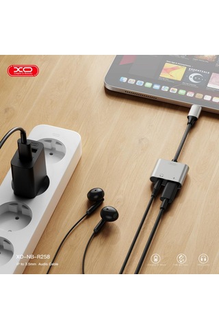 Özel Seri Siyah Aparat Müzik Kablosu Telefon Ucu Lightning To 3.5mm Aux Ve Şarj Girişli Adaptör