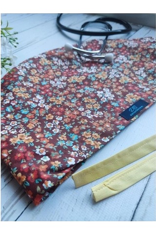 Tesettür Kahverengi Çıtır Çiçekler Desenli Cerrahi Bone Doktor Hemşire Sağlıkçı Bonesi Geniş Kesim