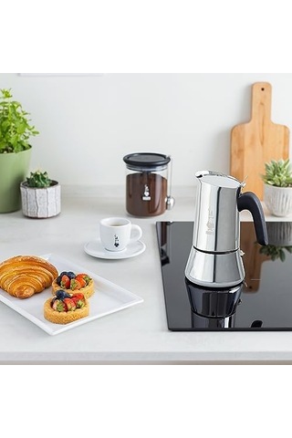 - Venus: 4 Cups Ocak Üstü Espresso Pişirici - 170ml - Gümüş Renk - Paslanmaz Çelik Gövde - Patentli Güvenlik Valfi - Tüm Ocak Türleri İçin Uygundur İndüksiyon Dahil