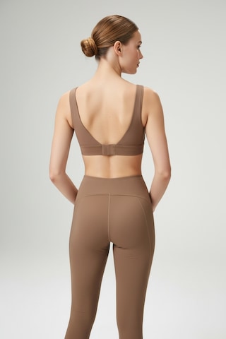Yüksek Bel Toparlayıcı Tayt & V Sırt Destekli Spor Sütyeni - Sculpt Set Kahverengi