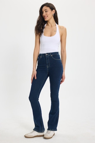 Tudors Kadın Regular Fit Klasik Kesim Pamuklu Likralı İspanyol Paça Lacivert Jean Kot Pantolon-50788