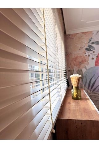 Beyaz Gerçek Ahşap Jaluzi 50mm Zincirli Redüktörlü Kurdelalı Ajs1001 Beyaz