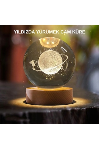 Sarı Işıklı Dekoratif Cam Küre Kız Figürlü Ahşap Standlı 02