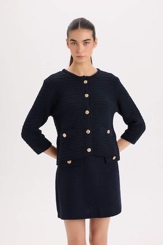 DeFacto Regular Fit Bisiklet Yaka Dokulu Düğmeli Triko Hırka D3304AX24WNNV131 Lacivert