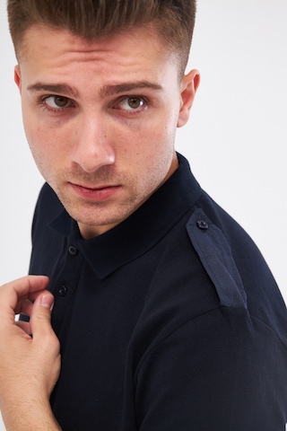 Polo Yaka Apoletli Kısa Kol Tişört