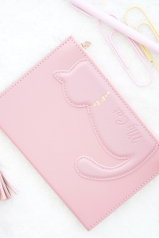 Vj Kedili Geçmeli Vegan Kapaklı Defter 13x18 Cm. 100 Gr. 160 Say. Cepli Fermuarlı Pembe Çok Renkli