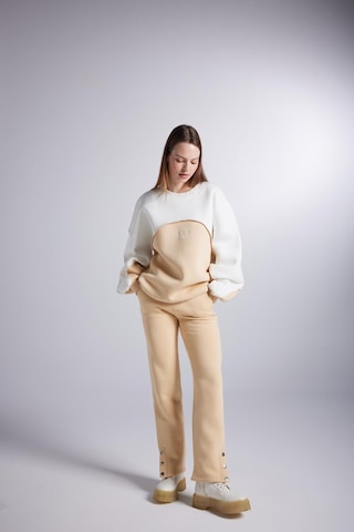 Holly Lolly Şardonlu 3 İplik Kumaş Logolu Oversize Nola Sweatshirt Bej