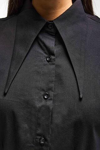 Itsbasic Kadın Siyah Renk Crop Fit Yaka Detaylı Özel Tasarım Gömlek
