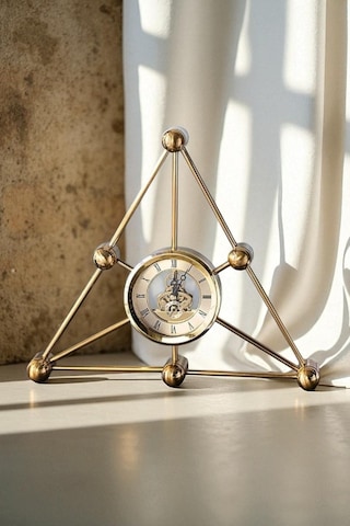 Chacha Home Luxury Üçgen Space Geometrik Sanat Masa Saati Lüks Dekoratif & Modern Hediyelik 35x30x5 Cm Gold