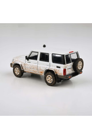 1:64 2014 Toyota Land Cruiser 76 Off Road Effect