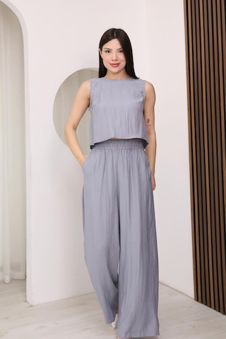 Famoda Gri Sırtı Çapraz Bağcıklı Crop Bluz & Yüksek Bel Palazzo Pantolon Alt Üst Takım
