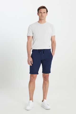 AC&Co / Altınyıldız Classics Erkek Lacı Pamuklu Slim Fit Dar Kesim Beli Bağlamalı Yan Cepli Çizgili Şort Lacı Lacivert