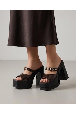 Asmi Shoes Kadın Soha Kahve Rugan Toka Detaylı 12 Cm Ortopedik Platform Topuklu Terlik Kahverengi