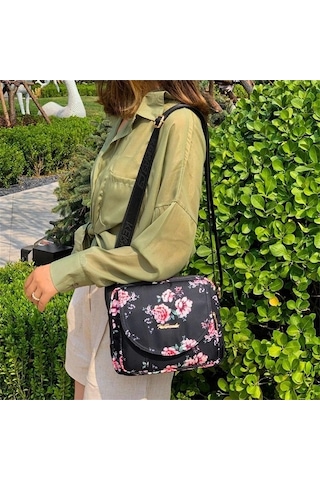 Novahub Kırmızı Çiçek Desenli Bayan Omuz Çantası - Naylon, Çok Cep, Fermuarlı, Gündelik Moda, Yüksek Kalite, Kadın Çantası Kırmızı