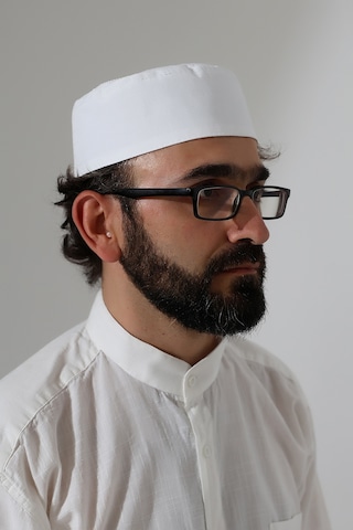 Elif Vav Nakışlı Kalıp Namaz Takkesi - Beyaz Beyaz