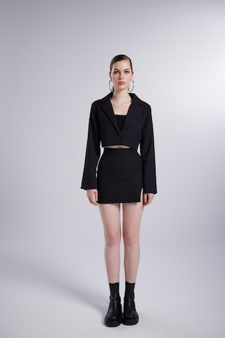 Holly Lolly Vatkalı Atlas Kumaş Crop Model Panky Ceket Siyah