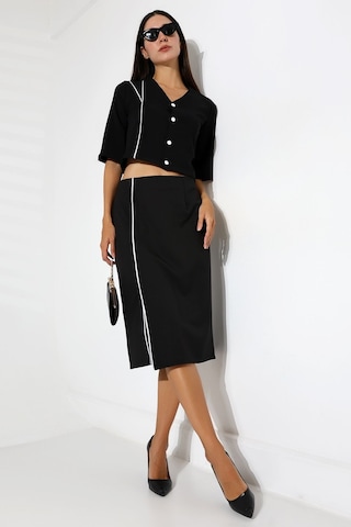Mois Atelier Siyah Kısa Kol Crop Ceket Yırtmaçlı Kalem Etek Beyaz Biye Detaylı Takım Tasarım Siyah
