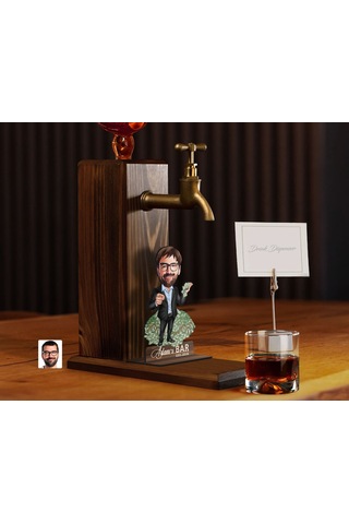 Bk Gift Kişiye Özel Patron Baba Karikatürlü Musluklu Ahşap Viski Standı-5, Viski Çeşmesi, Doğum Günü Hediyesi, İçecek Dispenseri
