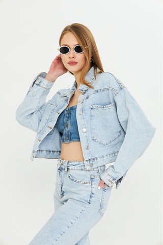 Modanida Kadın Kot Ceket Jean Açık Mavi Kot Ceket Crop Kesim Geniş Cepli Düğmeli Denim Ceket Mavi Mavi