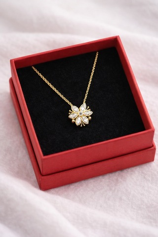 Çekirdekjewelry 925 Ayar Gümüş Altın Kaplama Çiçek Model Zirkon Taşlı Kadın Kolye Özel Işıklı Hediye Kutusunda Sarı