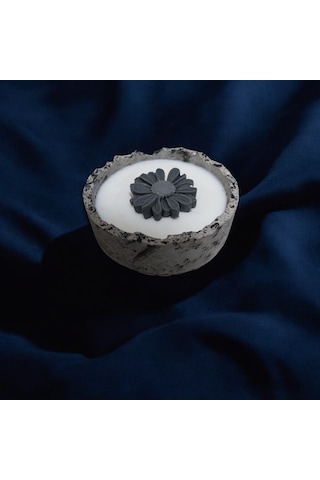 Kokulu Beton Saksıda Soya Wax Mum Siyah Çiçekli