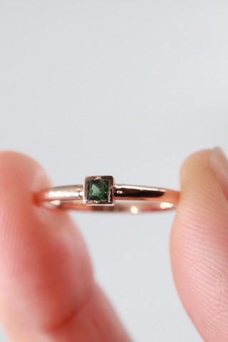 Diamine Minimal Yeşil Multi Safir Yüzük 0.09 Karat