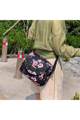 Novahub Kırmızı Çiçek Desenli Bayan Omuz Çantası - Naylon, Çok Cep, Fermuarlı, Gündelik Moda, Yüksek Kalite, Kadın Çantası Kırmızı