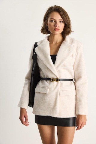 Shade Kadın Cep Detaylı Astarlı Kemerli Peluş Dokulu Blazer Ceket 2761 60281110 - Krem