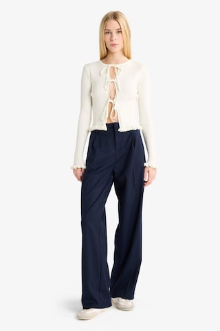 Defacto Coool Slim Fit Dar Kesim Bisiklet Yaka Önden Bağlamalı Hırka G3409ax25wnwt32 Beyaz