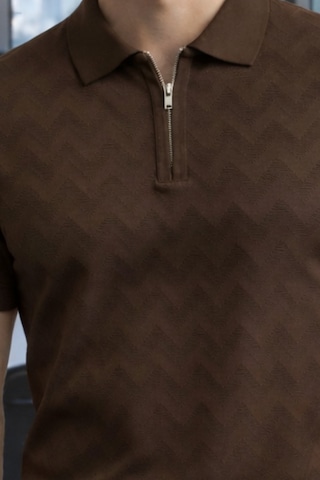 Erkek Slim Fit Fermuarlı Polo Yaka Triko Tişört Kahverengi