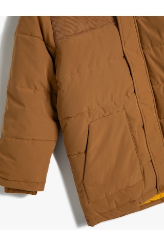 Koton Oversize Şişme Mont Kapüşonlu Astarlı Cepli Fermuarlı Kadife Kumaş Detaylı Kahverengi 4wkb00006tw 4WKB00006TW532 Kahverengi