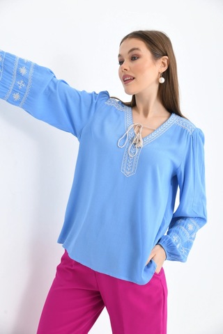 Kadın V Yaka Uzun Kol Nakış Detaylı Rahat Yazlık Bluz Indigo